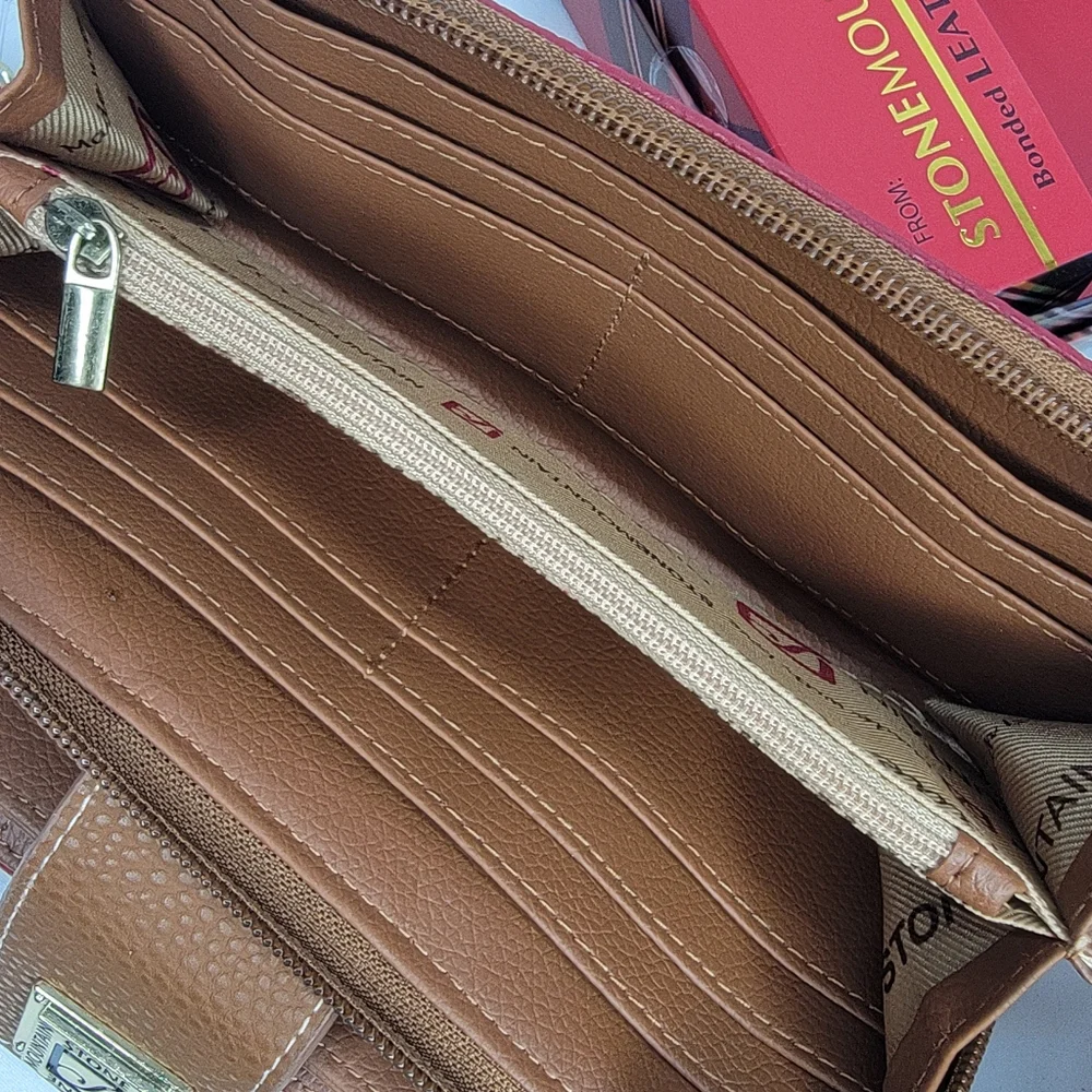 Stone Mountain Accessories Red Leather‎ Wallet/Clutch. P170